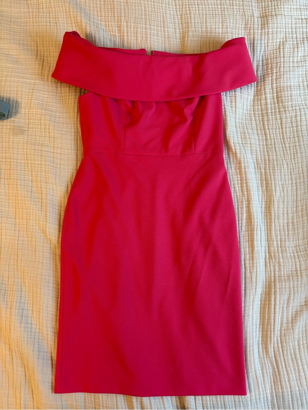 Off-Shoulder Fitted Dress in Bright Pink